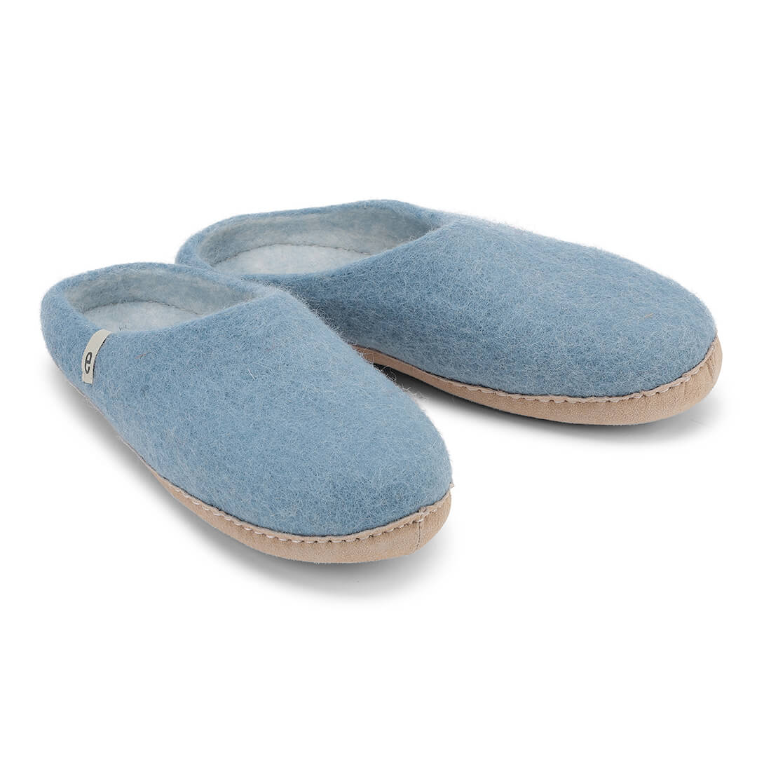 Egos Filzpantoffeln mit Ledersohle in light blue - hellblau von Scandista.ch