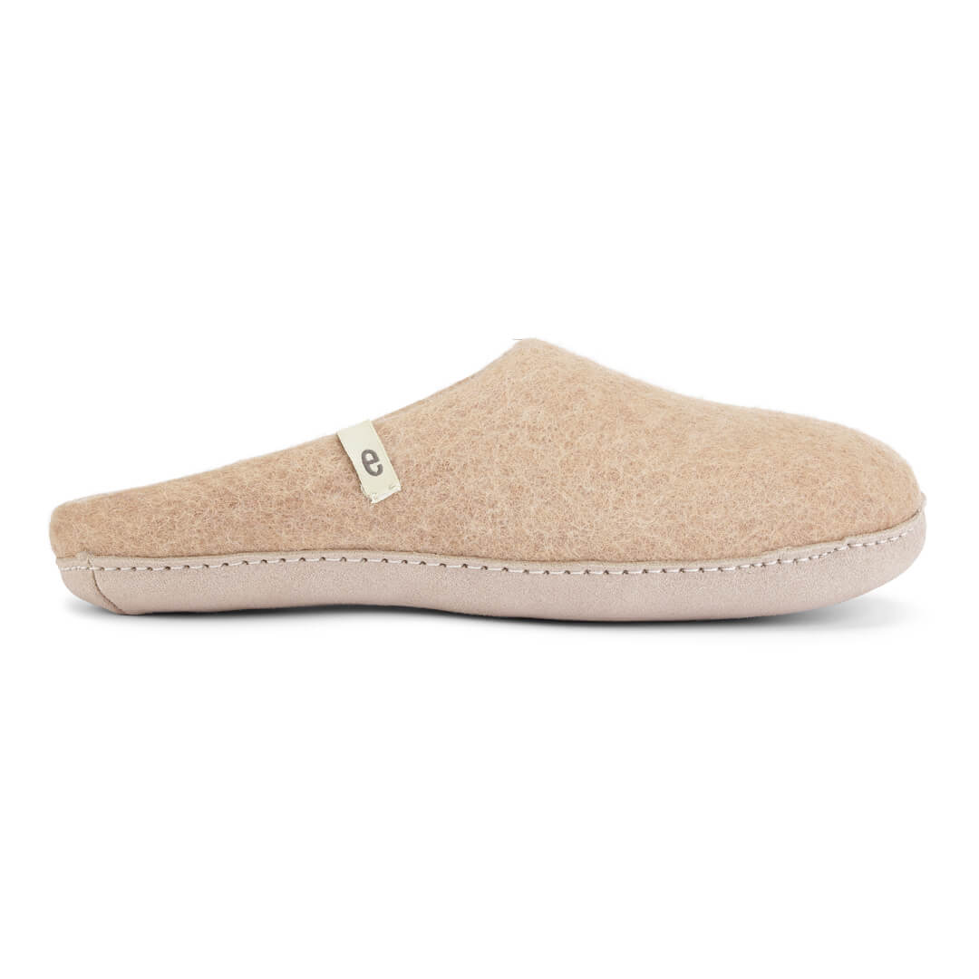 Egos Filzpantoffeln mit Ledersohle in beige von Scandista.ch