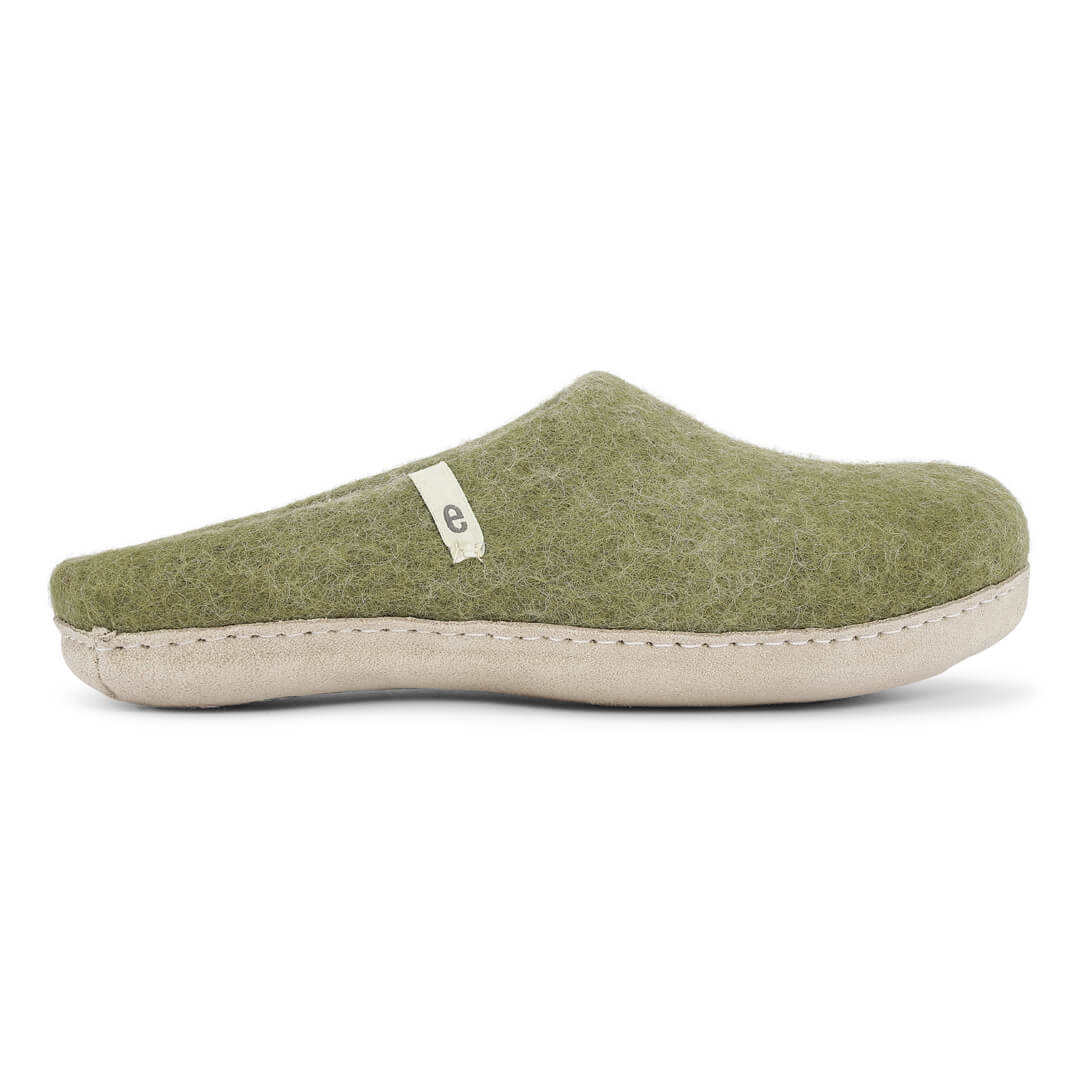 Egos Filzpantoffeln mit Ledersohle in moss green - moos grün von Scandista.ch